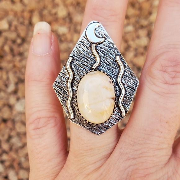 New Witchy Mookaite Horned Crescent Moon 925 Silver Ring. - Picture 9 of 9